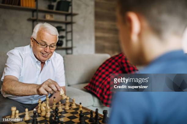 Jogando xadrez sozinho fotos, imagens de © olly18 #143481033