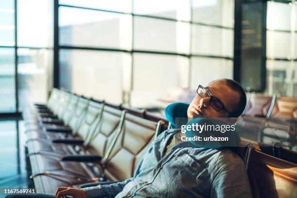 sleeping on airport - travesseiro imagens e fotografias de stock