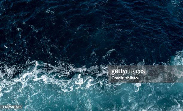 sea spray - marea fotografías e imágenes de stock