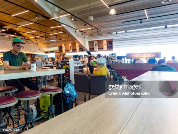 departure lounge luton airport - retail digital signage stock pictures, royalty-free photos & images