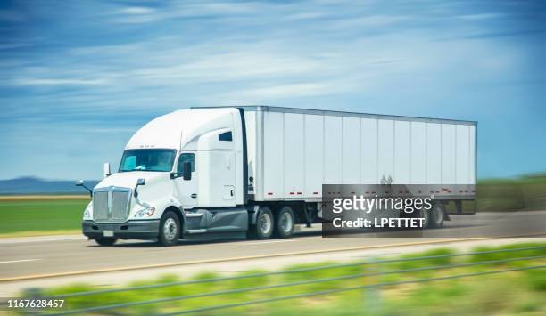 semi truck - trailer stock-fotos und bilder