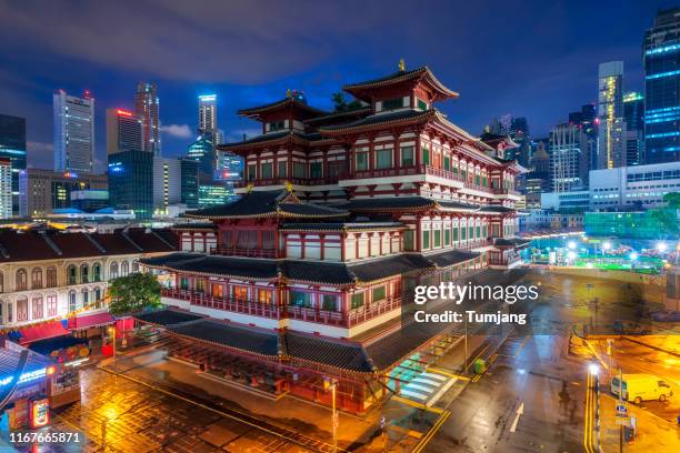 the buddha tooth relic temple.this is a buddhist temple on chinatown district of singapore,asia - doktorfisch stock-fotos und bilder