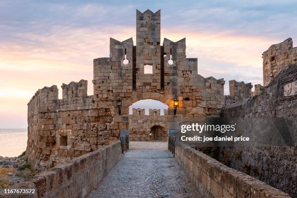 saint paul's gate, rodos, rhodes, greece - pueblo de rodas fotografías e imágenes de stock