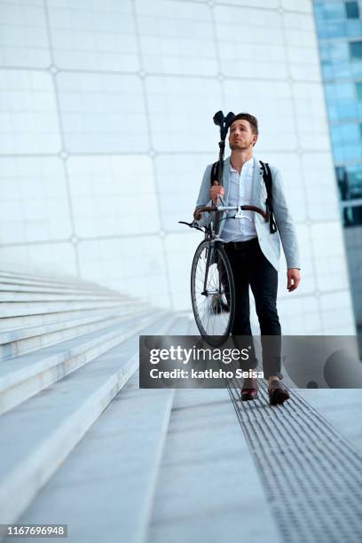 en route to opportunity - andar en bicicleta imagens e fotografias de stock