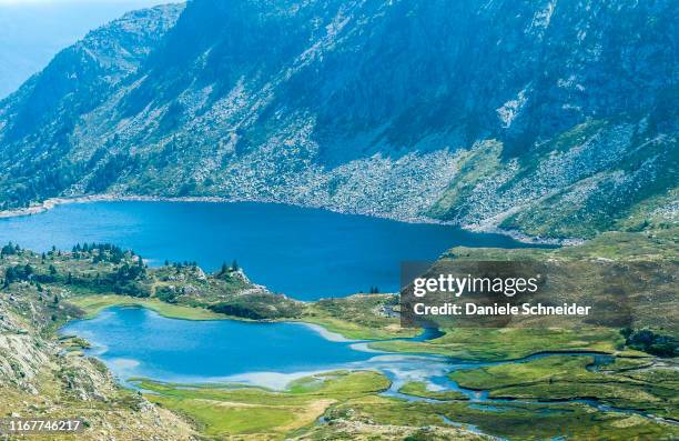 france, pyrenees ariegeoises regional nature park, bassies lakes, gr 10 - 三日月湖 ストックフォトと画像