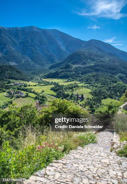 france, vaucluse, mont ventoux and cobbled stairs of the perched village of brantes - vaucluse stock pictures, royalty-free photos & images