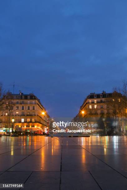 france, paris, 11th arrondissement, place de la republique, by night in winter - place de la republique paris fotografías e imágenes de stock