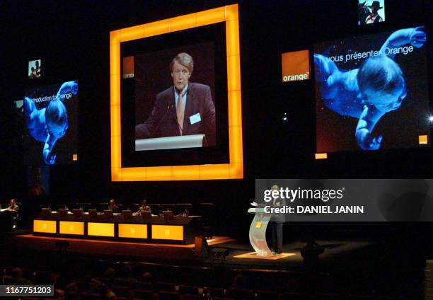 Le président d'Orange SA et président-directeur général de France Télécom, Michel Bon, s'exprime, le 21 juin 2001 à Paris, lors de l'assemblée...