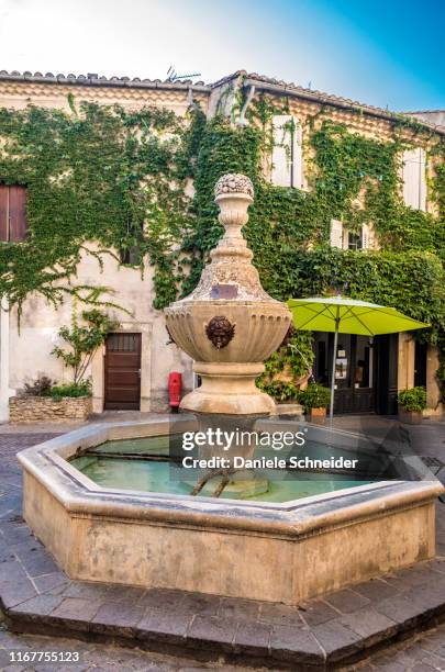 france, vaucluse, fountain at venasque (most beautiful village in france) - provence village fotografías e imágenes de stock