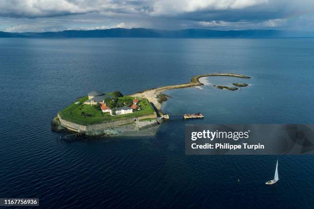 europe,norway, trondheim. trondheimfjord, munkholmen - trondheim stock-fotos und bilder