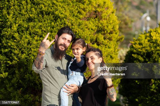 happy parents with children making rock on sign - músico de rock imagens e fotografias de stock