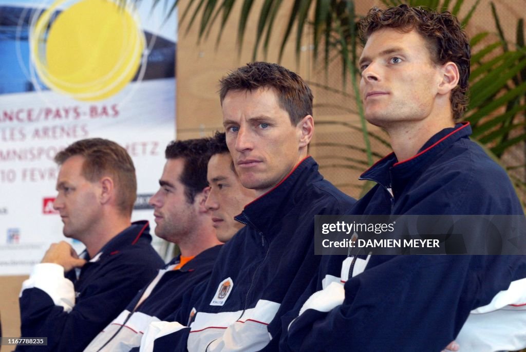 les membres de l'équipe de tennis des PaysBas, le capitaine Tjerk