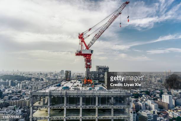construction site - crane building photos et images de collection