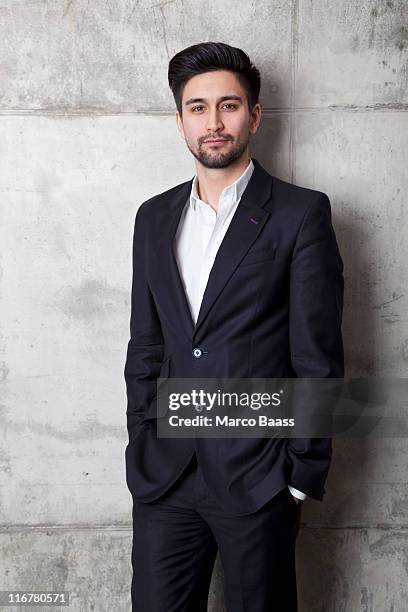 a young hip businessman with his hands in his pockets - öppen krage bildbanksfoton och bilder