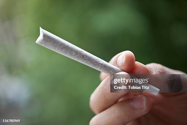 detail of a man holding a joint - human joint stock-fotos und bilder