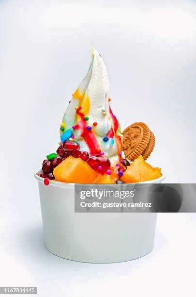 frozen yogurt - yogurt cup stock pictures, royalty-free photos & images