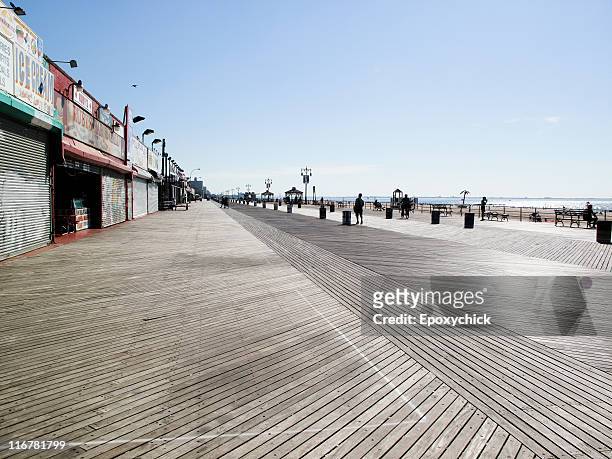 the boardwalk, coney island, new york, usa - passeio de tábuas - fotografias e filmes do acervo