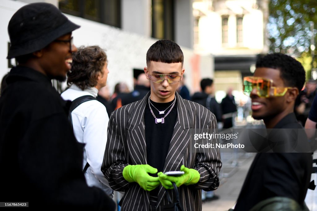 London Fashion Week September 2019 - Street Style