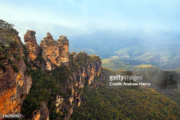 three sisters rock formation, katoomba, blue mountains national park, australia - new south wales stock pictures, royalty-free photos & images