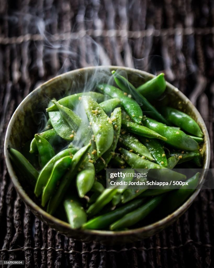 Steaming edamame beans in bowl