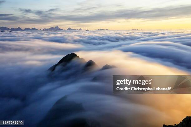 sunset and dusk from the pic du midi de bigorre observatory. - hautes pyrenees - fotografias e filmes do acervo