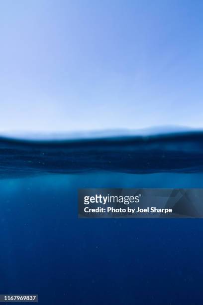 deep ocean water surface split - halved stockfoto's en -beelden