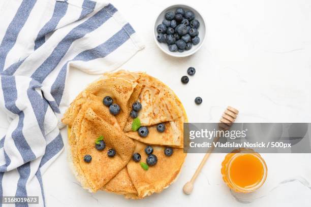 crepes or blini with fresh berries and honey - crepe textile fotografías e imágenes de stock