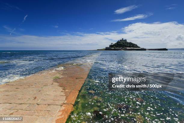 st michaels mount - bretagne road landscape fotografías e imágenes de stock