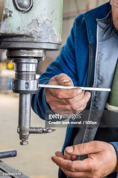 blue-collar worker using milling machine in workshop - ipek morel stock pictures, royalty-free photos & images
