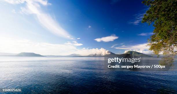 eruption of tavurvur volcano, rabaul, new britain island, papua new guinea - papua neuguinea stock-fotos und bilder