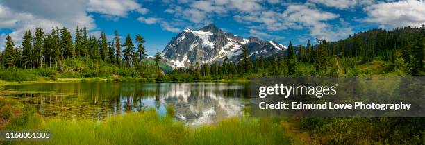 picture lake with mt. shuksan, washington state. - washington state imagens e fotografias de stock