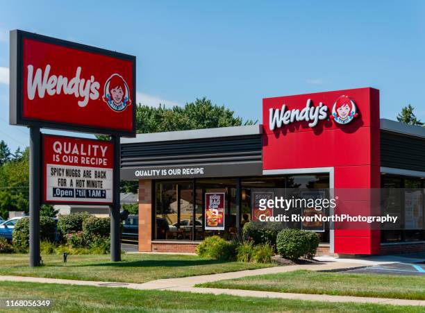 wendy's hamburgers - wendys stock pictures, royalty-free photos & images