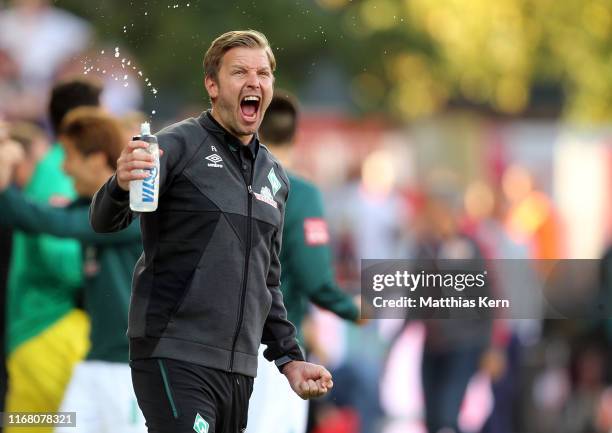 Head coach Florian Kohfeldt of Bremen celebrates after winning the Bundesliga match between 1. FC Union Berlin and SV Werder Bremen at Stadion An der...