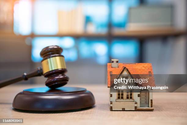 law. property auctions - mediation stock-fotos und bilder