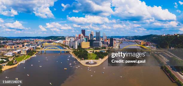 pittsburgh downtown aerial view - rio allegheny imagens e fotografias de stock