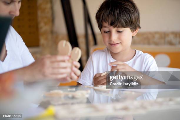 little boy playing with model kit - model kit stock pictures, royalty-free photos & images