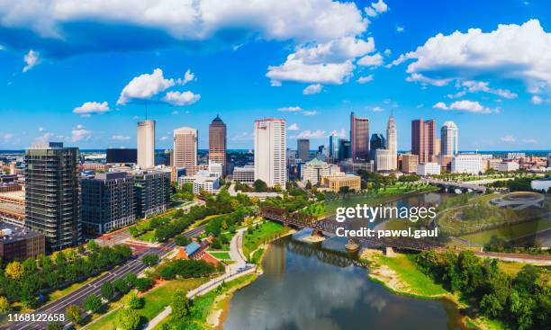 luchtfoto van het centrum van columbus ohio met scioto river - columbus ohio stockfoto's en -beelden