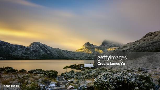 dove lake - cradle mountain stock pictures, royalty-free photos & images