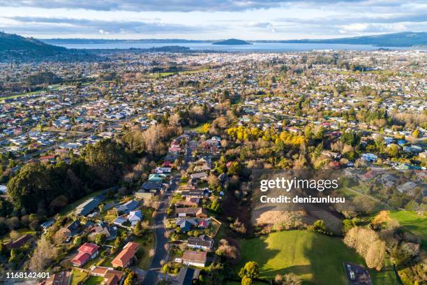 vista aérea de rotorua - bahía de plenty fotografías e imágenes de stock