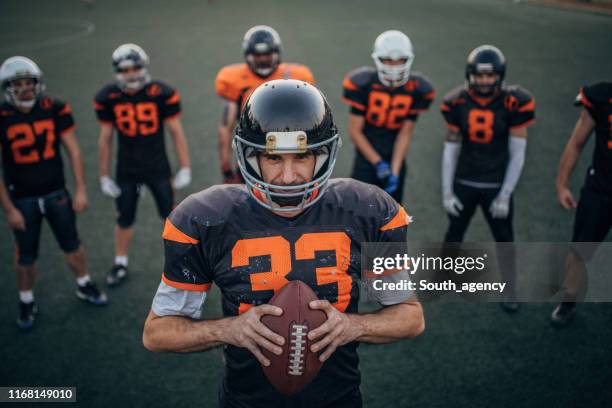 group of football players on practice - college football player stock pictures, royalty-free photos & images
