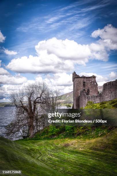 urquhart ruins. - castelo urquhart - fotografias e filmes do acervo