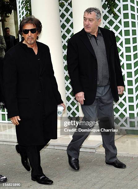 Actors Al Pacino and Robert De Niro arrive to attend a photocall for the Jon Avnet's film 'Righteous Kill' on September 15, 2008 in Paris, France.