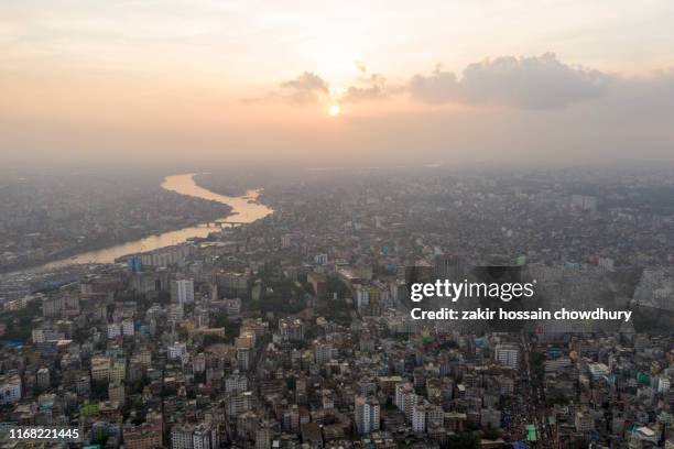 aerial view of dhaka city - air pollution in bangladesh stock-fotos und bilder