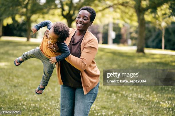 emotional development in toddlers - woman and toddler stock pictures, royalty-free photos & images