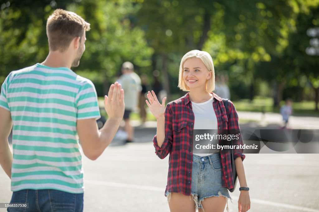 Freunde treffen und grüßen