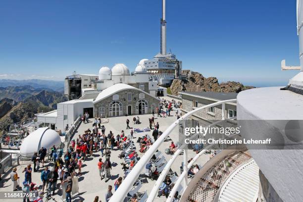 tourists in the pic du midi de bigorre observatory (france) - hautes pyrénées photos et images de collection