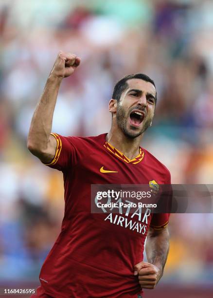 Henrikh Mikhitaryan of AS Roma celebrates after scoring the team's third goal during the Serie A match between AS Roma and US Sassuolo at Stadio...