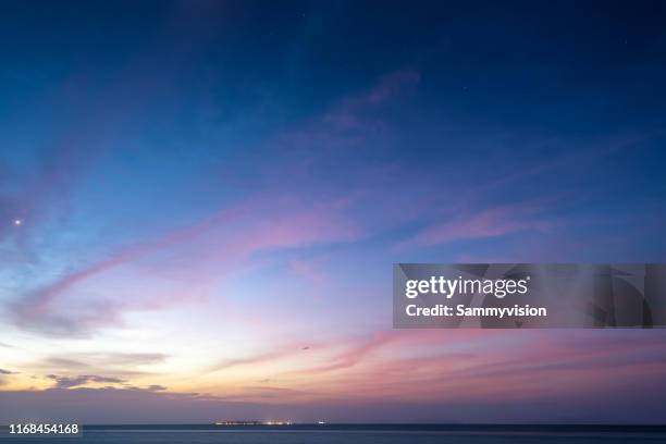 dramatic sky during sunset - matin photos et images de collection