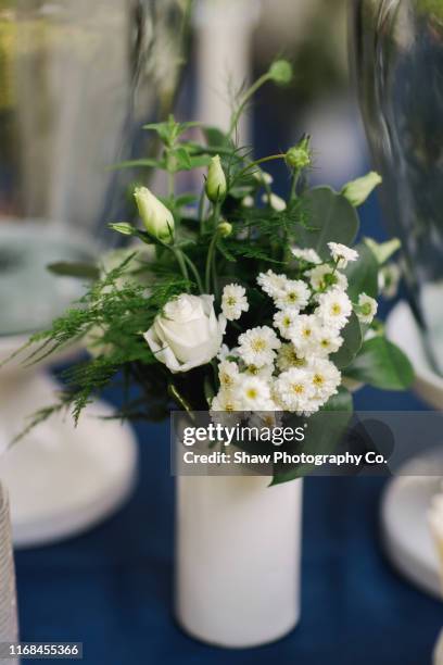 wedding florals for a smaller wedding celebration in a backyard in sumer july - summer table setting stock pictures, royalty-free photos & images