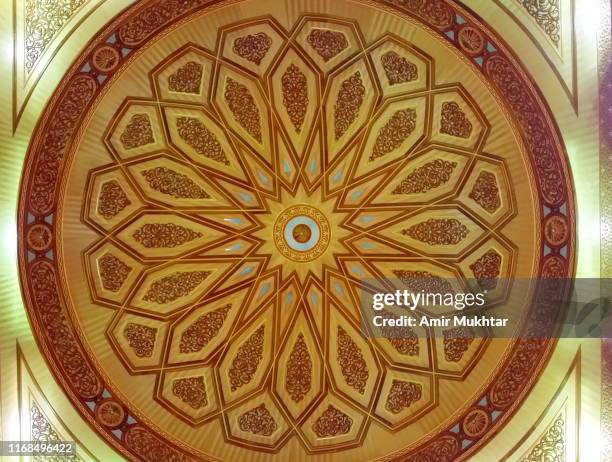 dome architecture inside the al-masjid an-nabawi (mosque) - al masjid an nabawi stock pictures, royalty-free photos & images